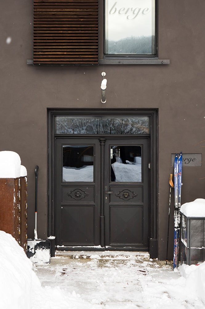 Gästehaus berge Ferienwohnung im Schnee Eingang